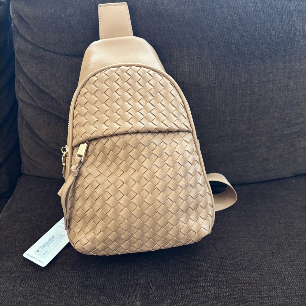 Tan Woven Crossbody Bag NWT
URBAN EXPRESSION - Picture 6 of 8